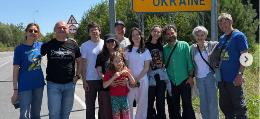 Зірка Голлівуду Джессі Айзенберг допомагає дітям на Львівщині