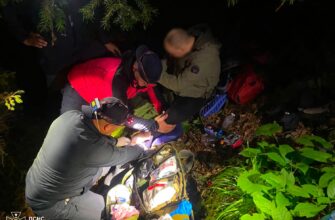 На Закарпатті 24-річний турист зірвався зі скелі під час походу