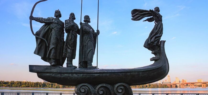 Справжня причина, чому Либідь на пам’ятнику засновникам Києва стоїть спиною до братів
