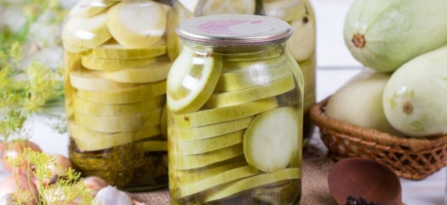 Хрумка закуска без оцту: як приготувати ідеальні солоні кабачки на зиму