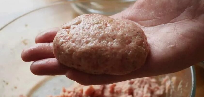Фарш перетворився на кашу? 7 секретів, як врятувати вечерю за хвилину