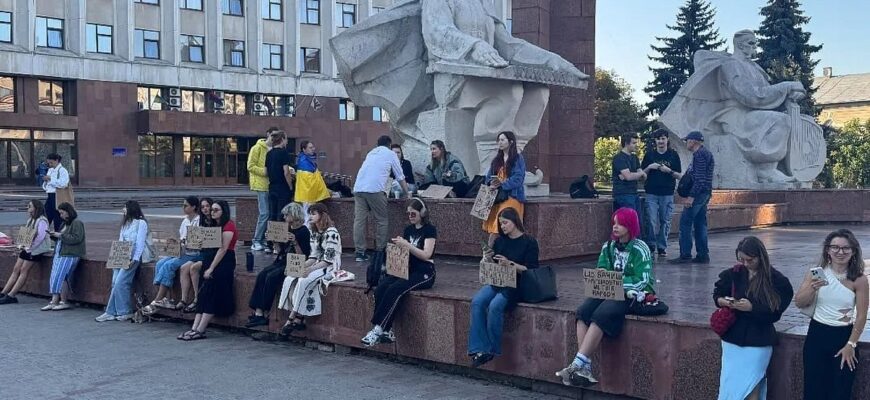 Федоров – МО: в українських містах уже 13 днів поспіль тривають масові мітинги