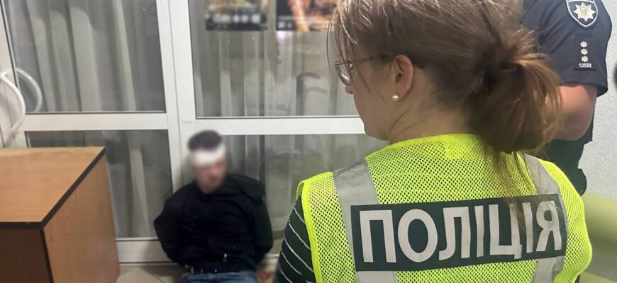 У київському ТЦК чоловік із ножем напав на лікарку ВЛК: медикиня померла, розпочато розслідування