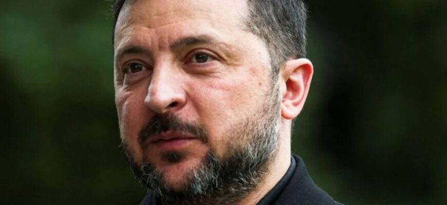 Зеленський підписав закони про подовження воєнного стану та мобілізації