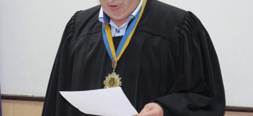 Суд виніс несподіваний вердикт у справі українки, яка через суд вимагала паспорт-книжечку замість ID-картки