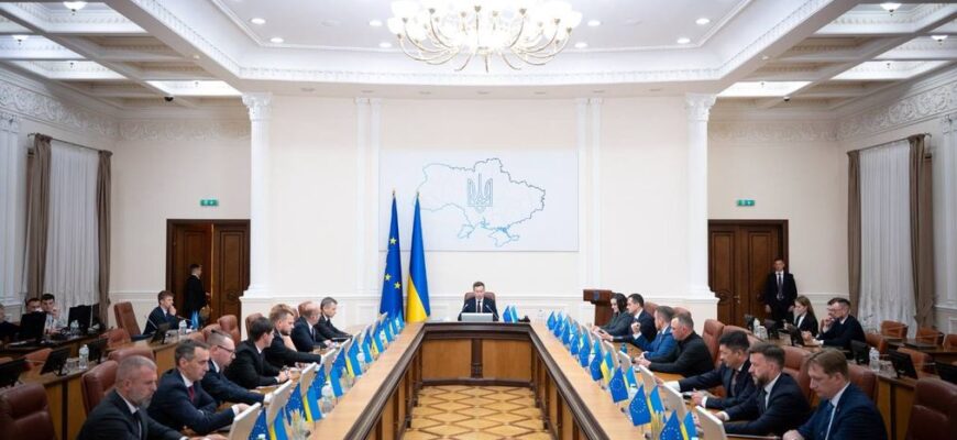 Корецький провів перше засідання нового складу Кабміну