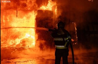Київ пережив пекельну ніч: столицю накрила балістика, палали будівлі й десятки авто — всі деталі (фото, відео)