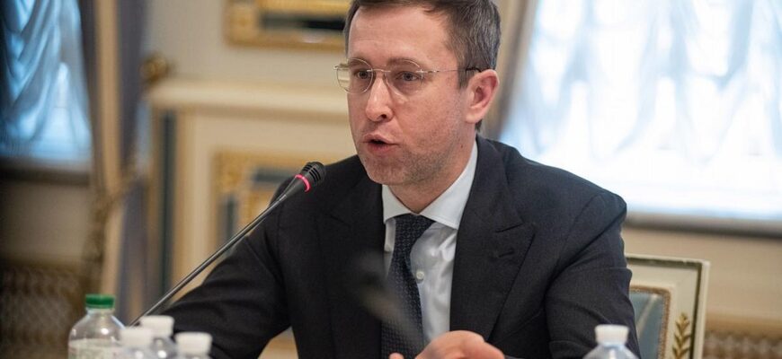 Мільйонні бонуси та мільярди на рахунках: що приховує новий очільник уряду