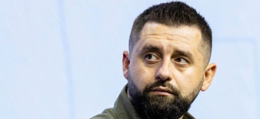 Журналіст припускає, що Арахамія міг придбати мережу каналів «Труха» за криптовалюту