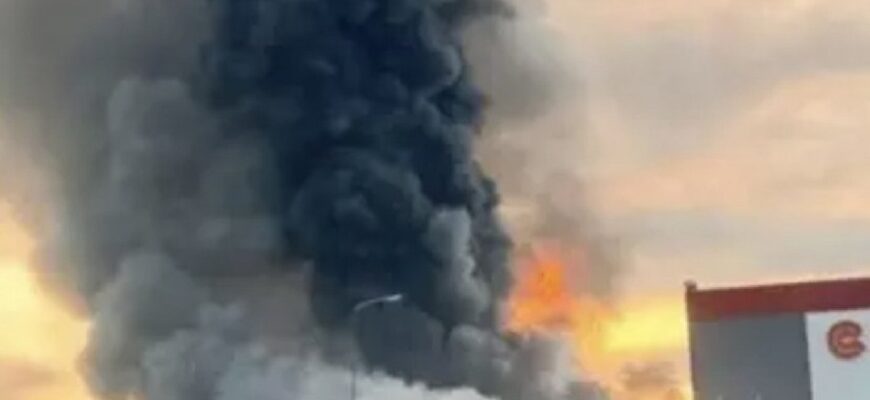 Понад 400 дронів у небі: під Москвою горять «Південні ворота», склади Wildberries та нафтобаза