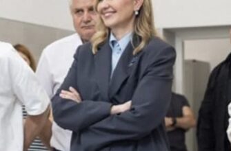 Олена Зеленська з’явилася на фестивалі здорового харчування у стильному темному костюмі