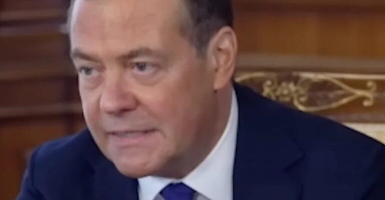“Не мають права приймати рішення за інших”: Медведєв цинічно привітав США з 250-річчям