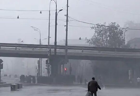 Москва під водою: стихія паралізувала столицю РФ, люди тікають із затопленого метро