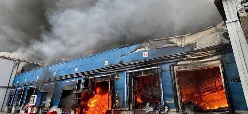 Ціни поповзуть вгору? Після ударів по складах АТБ та Нової пошти українців чекають зміни