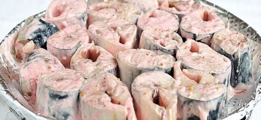 Скумбрія у спеціальному маринаді смакує краще за дорогу сьомгу