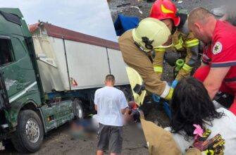 Кривава трагедія на дорозі: мікроавтобус з пасажирами потрапив у смертельну аварію