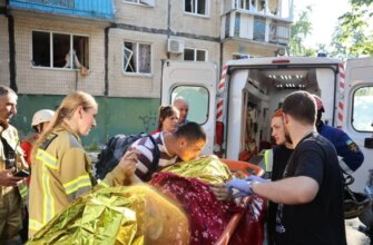 Справжнє диво серед руїн: рятувальники витягли людей з-під завалів розтрощеного будинку