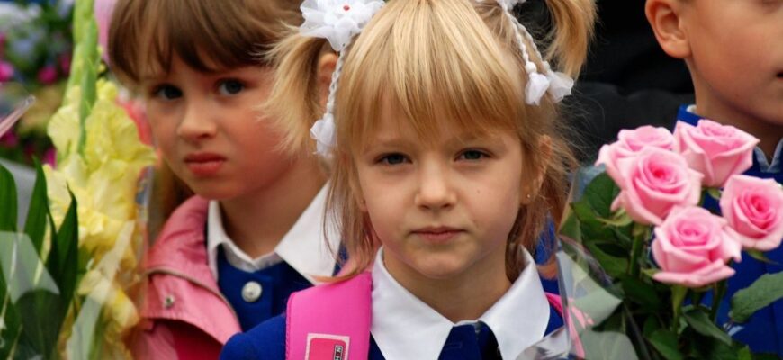 Страшна демографія: кількість дітей стрімко падає, а школи не можуть набрати перші класи 📉
