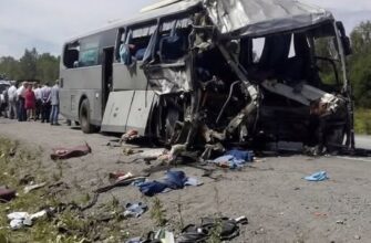 Смертельна аварія на Хмельниччині: автобус із дітьми перекинувся посеред дороги