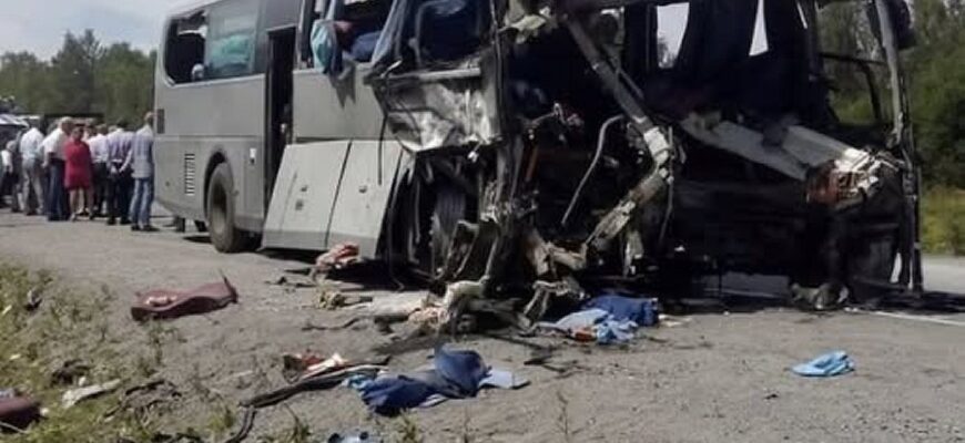 Смертельна аварія на Хмельниччині: автобус із дітьми перекинувся посеред дороги