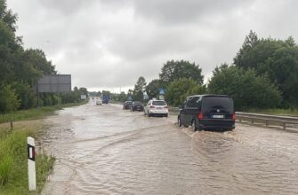 Стихія на головній магістралі країни: трасу Київ—Чоп перетворило на річку