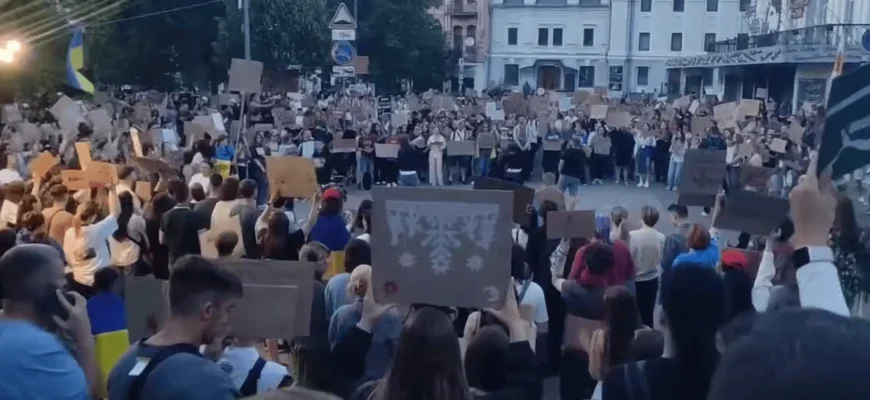 Сьомий день протестів у Києві: чи зібралися люди після відставки Сирського (відео)