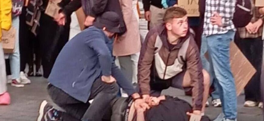 У центрі Львова озброєний чоловік намагався атакувати учасників мітингу на підтримку Федорова
