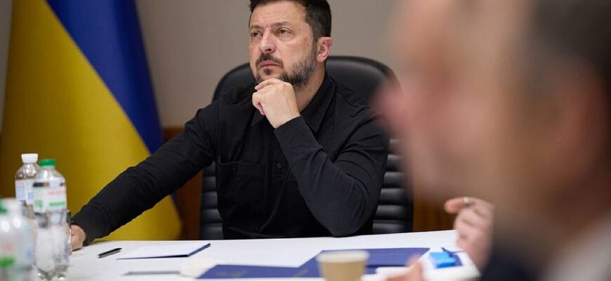Зеленський анонсував масштабні зміни у військовому керівництві: усі рішення формалізують завтра ⚡