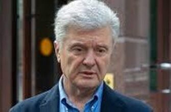 Ветеран вимагає від Порошенка знести паркан біля маєтку в Козині