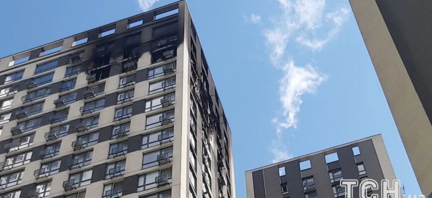 Росіяни прицільно б’ють по житлу: нові руйнування в Києві