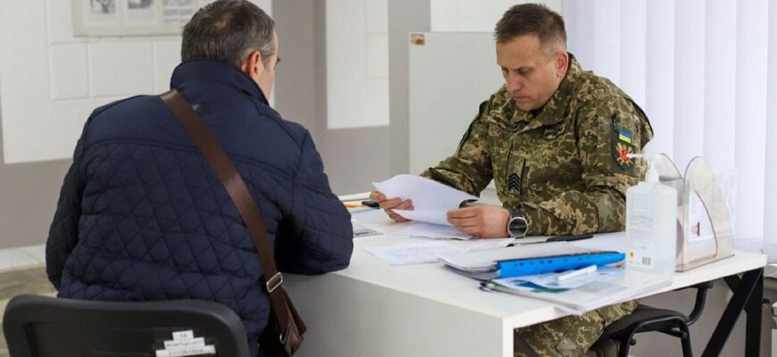 З 1 вересня частина чоловіків в Україні може втратити бронювання: кого це торкнеться