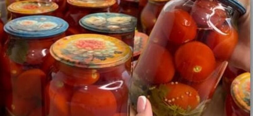 Сіль, цукор та оцет: як законсервувати помідори без зайвих зусиль