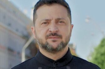 У чорній вишиванці з особливим орнаментом: Зеленський привітав українців з Днем Незалежності