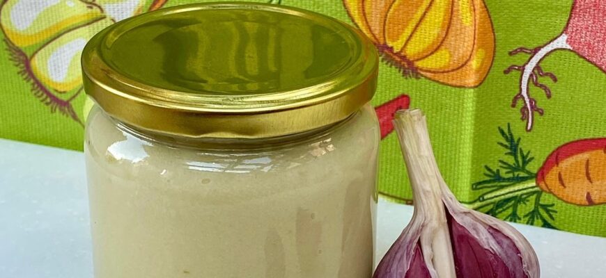 Якщо ви часто готуєте страви з часником – спробуйте зробити домашню ароматну пасту