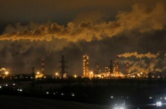 Атака дронів на росію: в Ярославлі палає НПЗ, а на складі Wildberries у Тверській області пошкоджено фасад