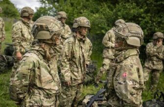 Країна ЄС запроваджує обовʼязковий призов до армії для жінок та чоловіків