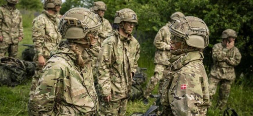 Країна ЄС запроваджує обовʼязковий призов до армії для жінок та чоловіків
