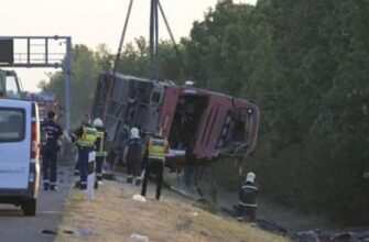 Як водій польського автобуса, що перекинувся в Угорщині, зміг заснути за кермом?
