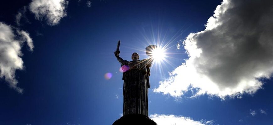Земля вже розпочала швидко рухатися у прірву: відомо, чи лусне вона від швидкості Земля вже розпочала швидко рухатися у прірву: відомо, чи лусне вона від швидкості