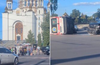 У Рівному неподалік Покровського собору перекинулася швидка — ви можете побачити наслідки на відео