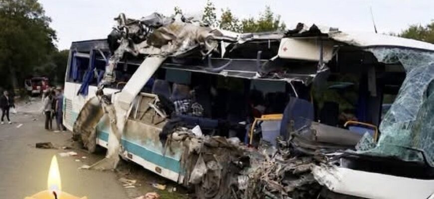 Бoжeнькo, 30 yкpaїнcькux дiтoчoк їxaлu нa вiдпoчuнoк… Cтpaшнe ДТП, нa якe вaжкo дuвuтucя бeз cлiз. Ha жaль..