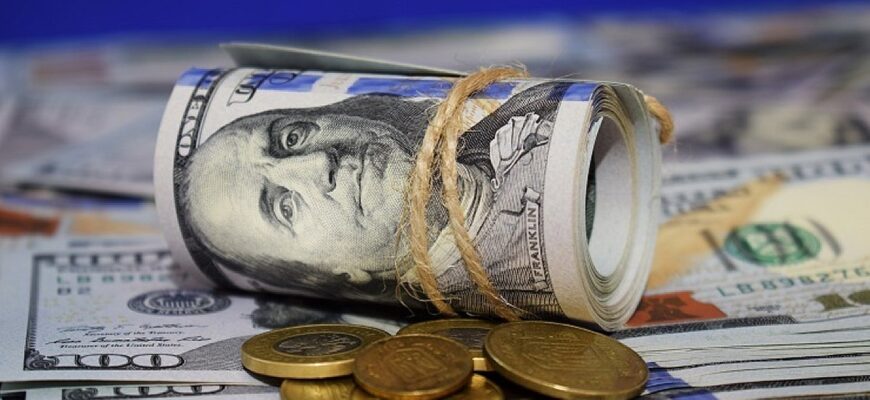 «Курс наближається до позначки 45,50» – що відбувається з доларом на 15 серпня