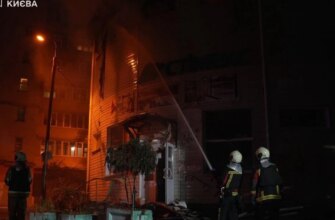 Ракетний удар по Києву: ДСНС показала перші фото руйнувань Ракетний удар по Києву: ДСНС показала перші фото руйнувань