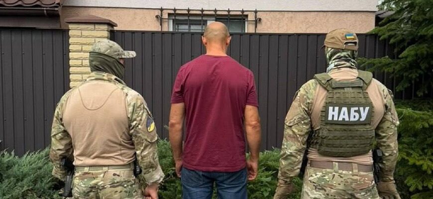 За 4,5 млн грн хабаря за прийняття РЕБ для ЗСУ: НАБУ та САП викрили двох військових За 4,5 млн грн хабаря за прийняття РЕБ для ЗСУ: НАБУ та САП викрили двох військових