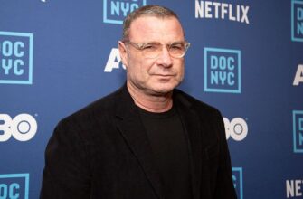 Лієв Шрайбер оглянув наслідки атаки РФ на Солом’янський район Києва