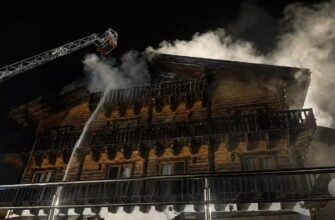 Понад п’ять годин боролися з вогнем: у Буковелі вночі горів готель