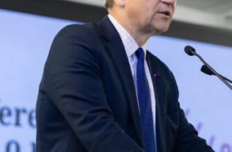 Сікорський виступив за збиття російських ракет над територією України