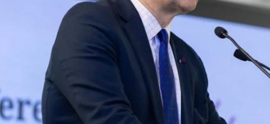 Сікорський виступив за збиття російських ракет над територією України