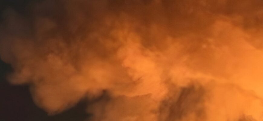«Вогонь з другого по п’ятий поверх» — у Києві під час атаки дронів палає багатоповерхівка «Вогонь з другого по п’ятий поверх» — у Києві під час атаки дронів палає багатоповерхівка