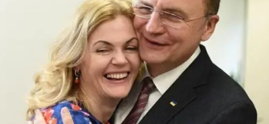 Андрій Садовий ніжно привітав дружину з 25-ю річницею подружнього життя
